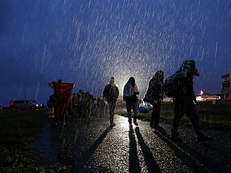 10,000 refugees expected to ar...